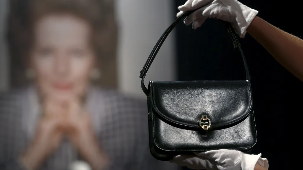 Thatcherové kabelka jde do dražby