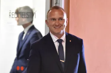 Zemanův protokolář Kruliš opustil nemocnici, nabourané auto převzala BMW