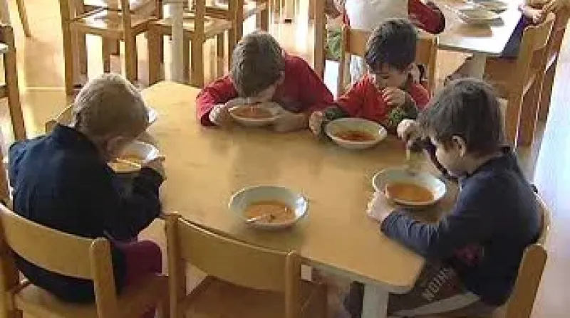 Počet narozených dětí neklesá, jak očekávali experti a umístit dítě do školky je stále problém.
