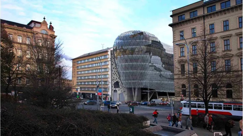 Edison Center v pohledu od Domu umění