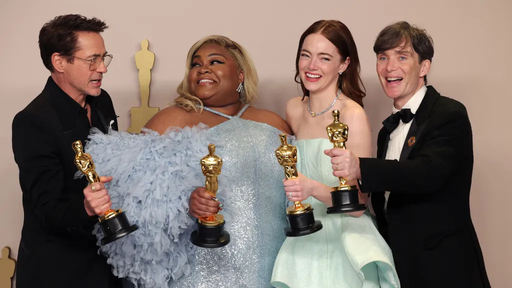 Herecké Oscary (zleva): Robert Downey Jr., Da'Vine Joy Randolphová, Emma Stoneová, Cillian Murphy