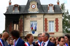 Ve Francii se množí útoky na radnice a starosty, představitelé měst a obcí se sešli v Paříži