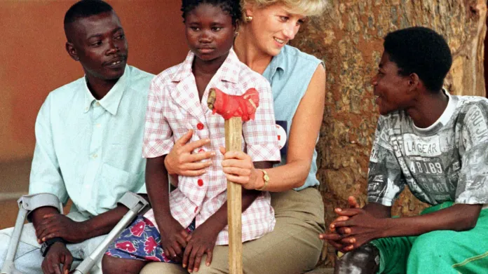 Diana během kampaně proti nášlapným minám (Angola, 15. ledna 1997)