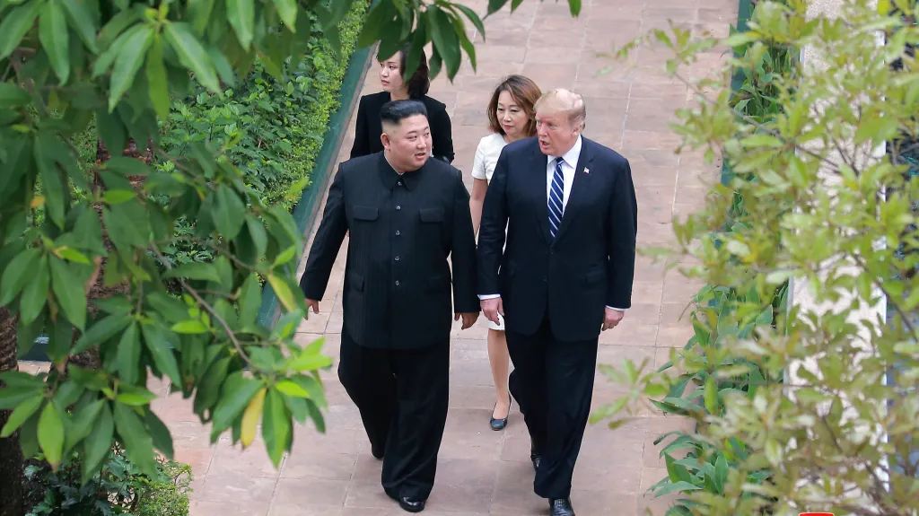 Kim Čong-un a Donald Trump na summitu v Hanoji