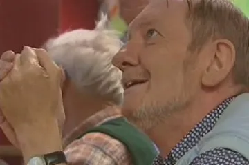 Nemocný Brit se vsadil, že přežije do dneška - vyhrál 5 000 liber