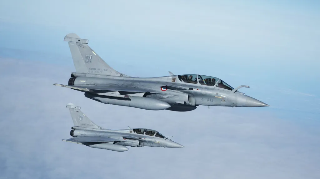 Francouzské stíhačky Rafale, kterou jsou mimo jiné určeny i k jadernému odstrašení. Jsou schopny nést jaderné zbraně