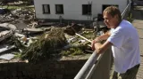 Muž z Benešova nad Ploučnicí pozoruje zbytky své dílny