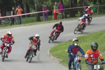 Závod mopedů v Rychtářově na Vyškovsku