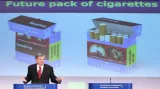 Brusel chce zbavit kuřáky chuti na cigaretu