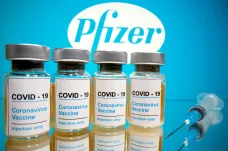 Z jedné ampule vakcíny Pfizer by se mohlo využít šest dávek místo pěti