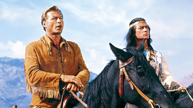 Lex Barker jako Old Shatterhand (vlevo)