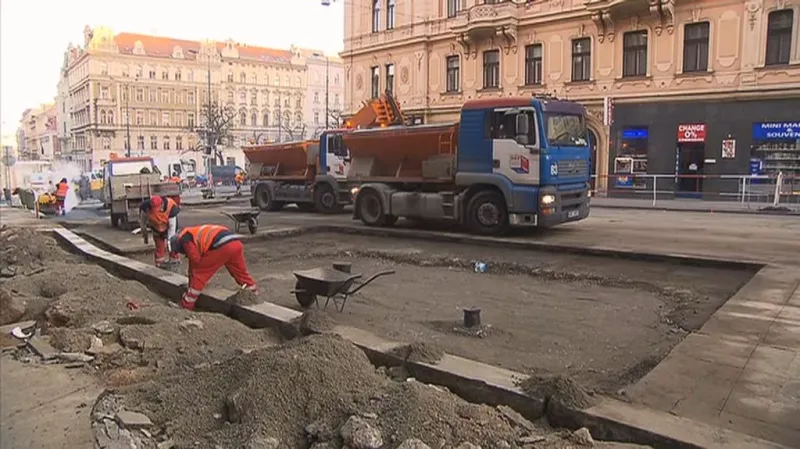 Oprava Sokolské po havárii vodovodu pokračuje