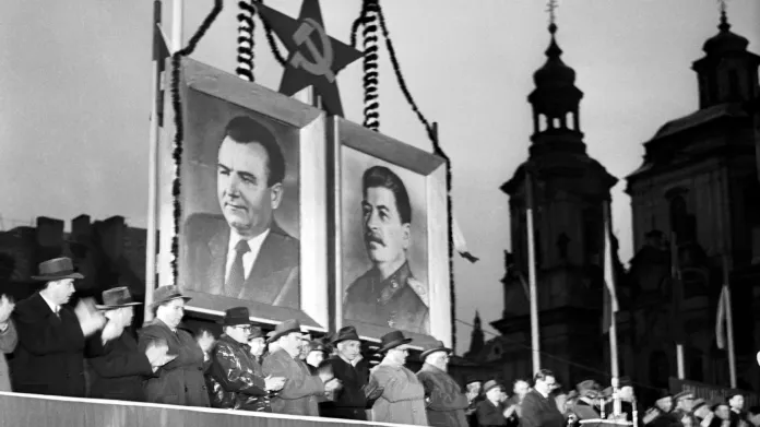 Oslavy VŘSR v roce 1952 v Praze