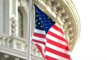 Vlajka Spojených států před Kapitolem