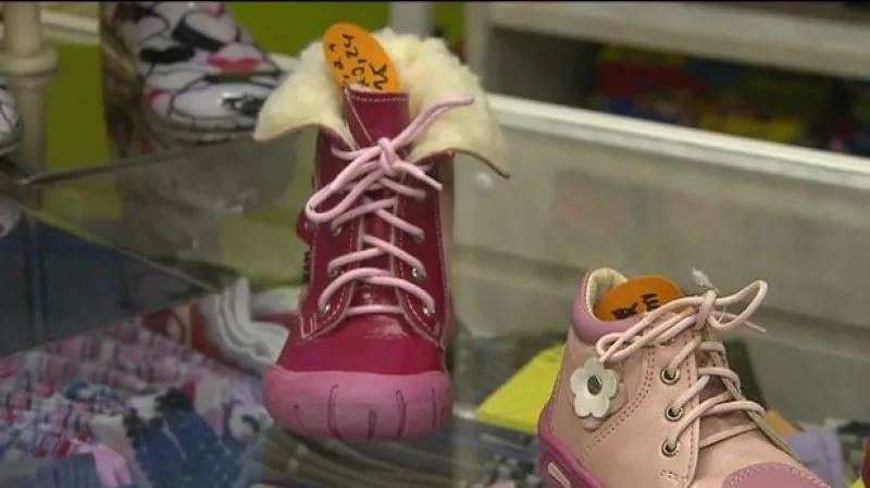 Mayerová: Dítě může z bot vyrůst i za měsíc