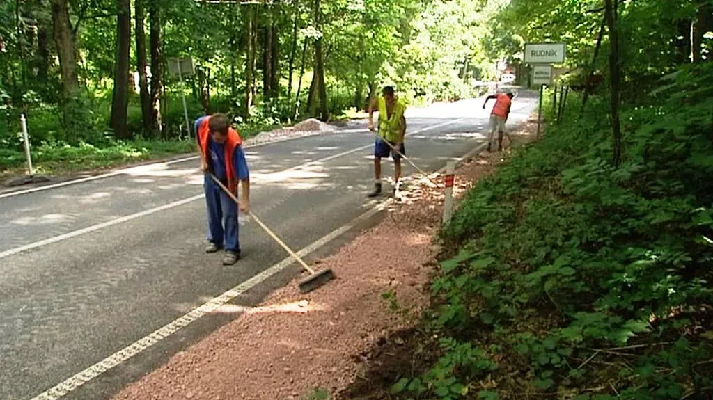 Opravy silnice po povodni