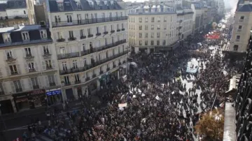 Paříž zaplavily statisíce demonstrantů