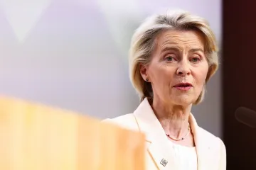 Unie čelí hybridní válce, řekla von der Leyenová