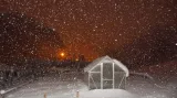 Ve středu večer v Košťálově u Semil znovu silně sněžilo