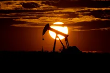 Snížení dodávek ropy může uvrhnout svět do recese. Saúdové kritiku odmítají