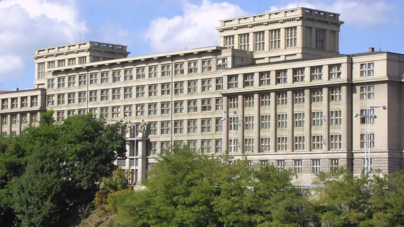 Rösslerův palác – pojišťovna, později plánovací úřad a radnice