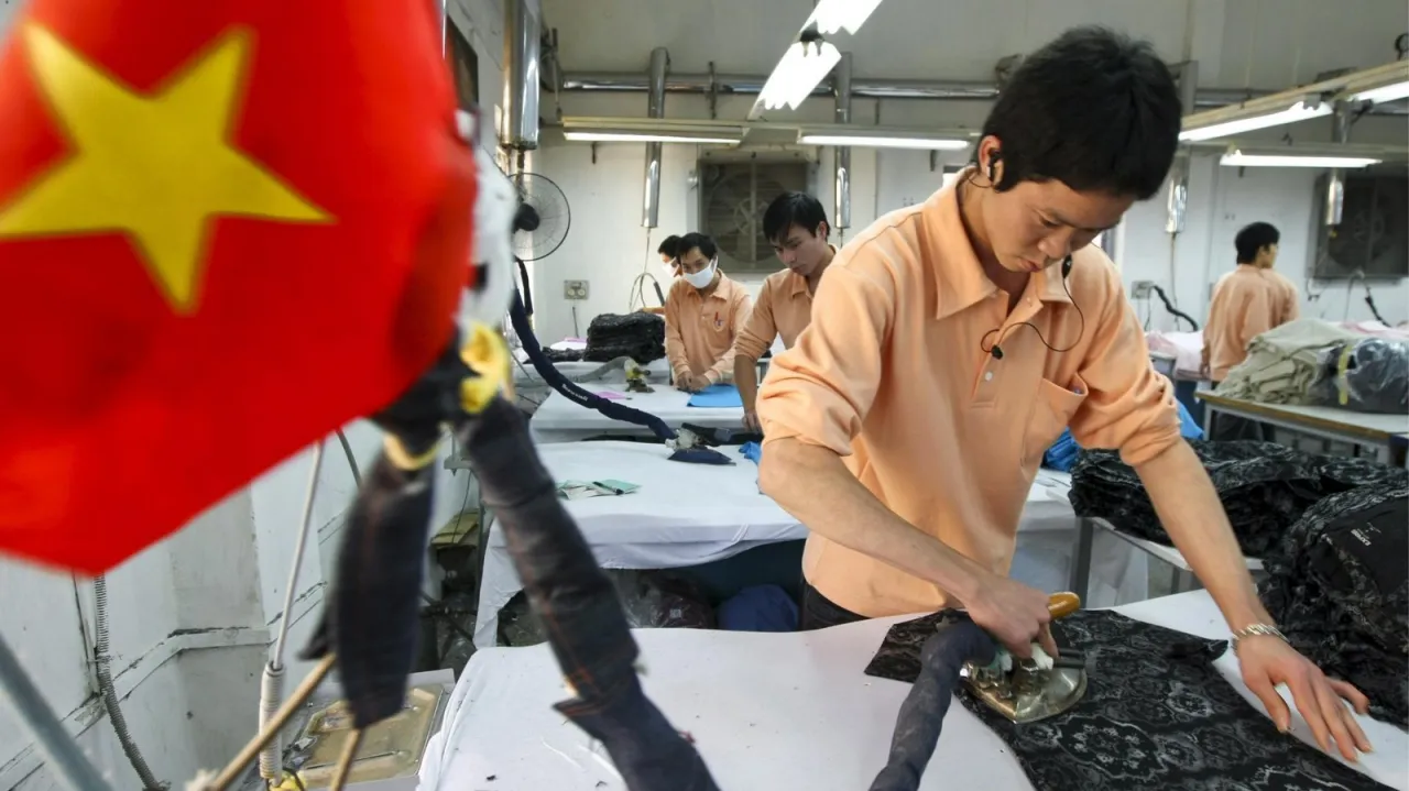 Košeľa Vietnamskí robotníci 4