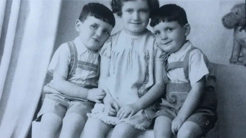 Dvojčata se sestrou Věrou