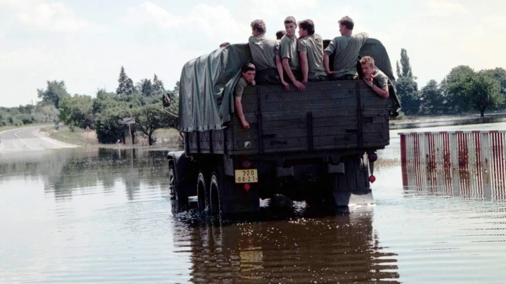 Praga V3S sloužila i při nasazení armády během povodní v roce 1997