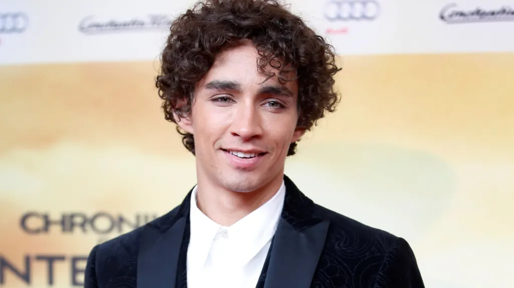 Robert Sheehan