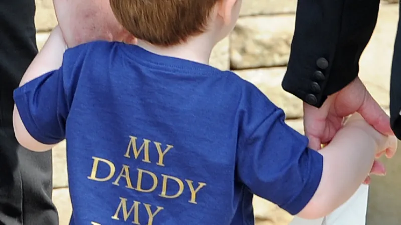 Syn Leea Rigbyho na otcově pohřbu