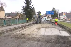 Přípravy na demolici mostu v Jablonci zkomplikovaly dopravu. Práce zastaví i vlaky