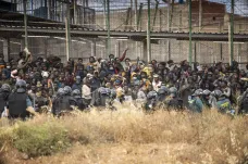 Při pokusu dostat se z Maroka do španělské enklávy zemřelo přes dvacet migrantů