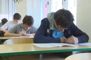 Některé střední školy letos zrušily svou část přijímaček. Odborníci před tímto krokem varují