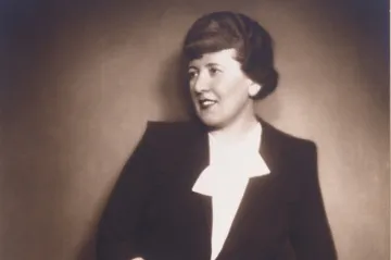 Šaty dělaj ženu. Hana Podolská oblékala Adinu Mandlovou i Hanu Benešovou