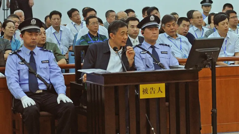 Po Si-laj před soudem