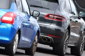 Europoslanci schválili změny emisních norem, automobilky získají více času