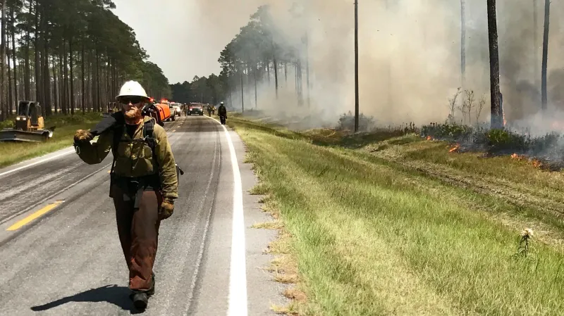 Hašení požáru v rezervaci Okefenokee