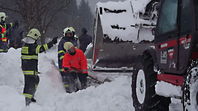 Zapojily se pluhy i lopaty