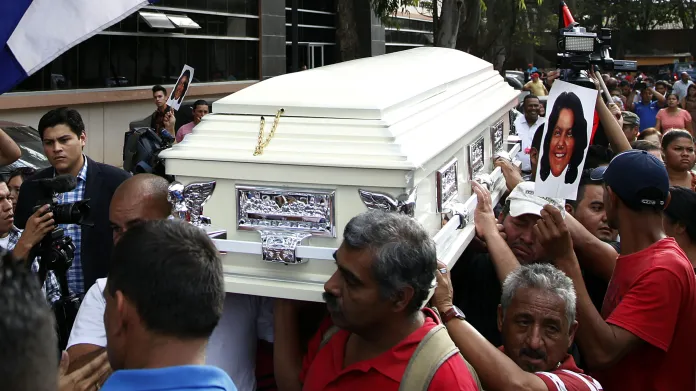 Pohřeb ekologické aktivistky v Hondurasu