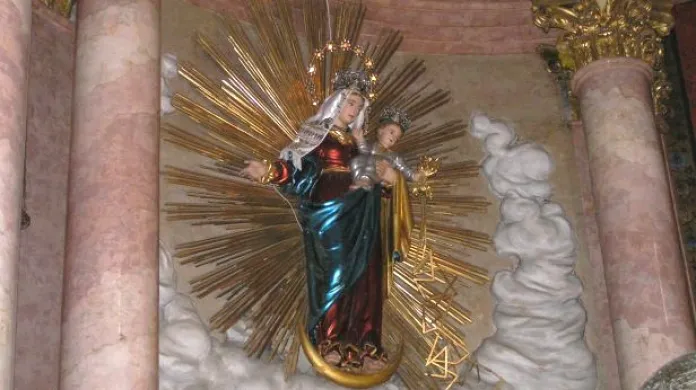 Socha Panny Marie s blesky