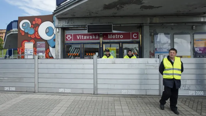 Vltavská je jedna z posledních uzavřených stanic metra