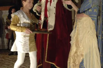 AVÍZO: Noc na Karlštejně na nádvoří zámku v Mníšku