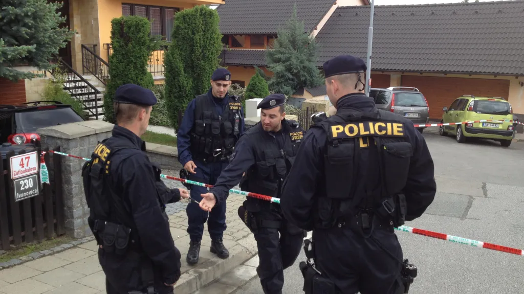 Policisté na místě několikanásobné vraždy v Brně-Ivanovicích