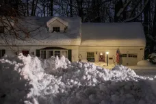 Sněhová bouře má v USA a Kanadě už 19 obětí. Východní pobřeží zasáhly záplavy