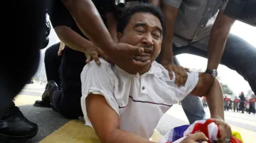 Zatčený demonstrant