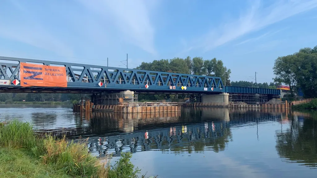 Železniční most přes Labe v Čelákovicích