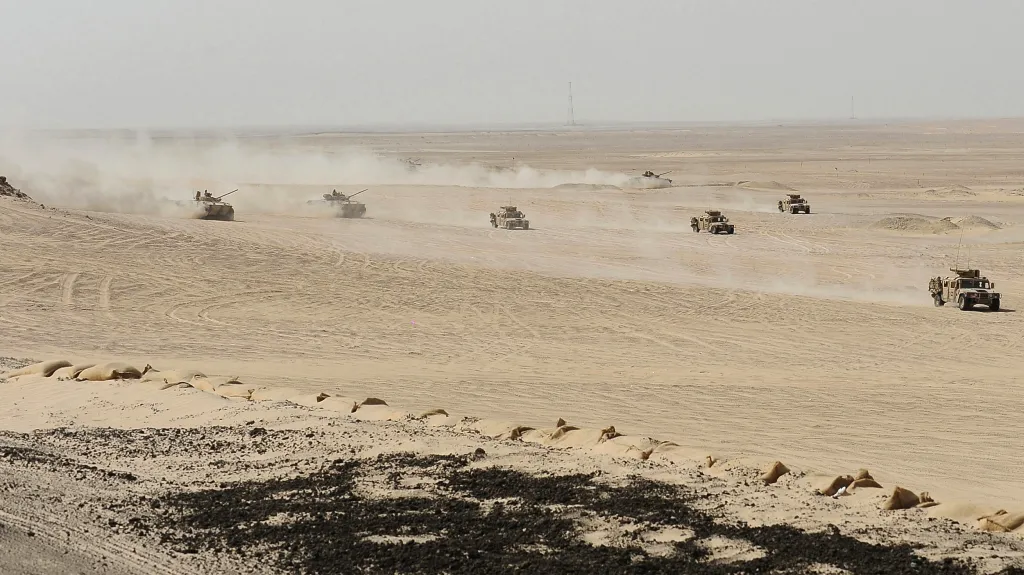 Vozidla armády Spojených arabských emirátů, snímek z května 2012