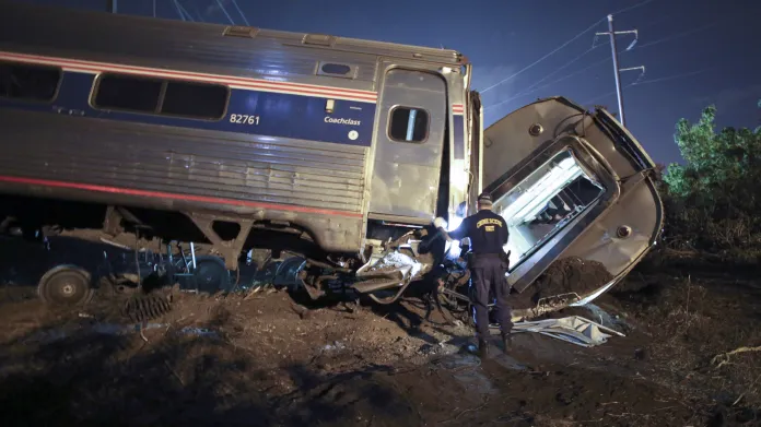 Nehoda vlaku ve Filadelfii na východě USA