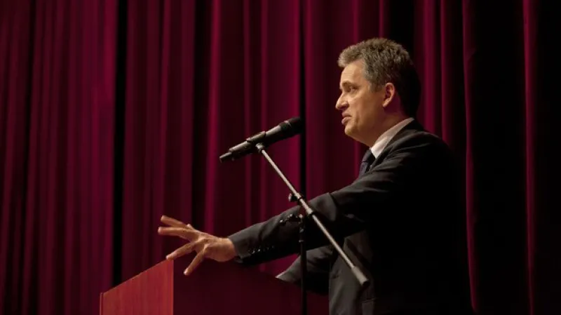 Jiří Dienstbier na volební konferenci v Liberci