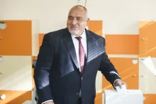 Bulharské parlamentní volby podle odhadů vyhrál centristický GERB, v prezidentských volbách zvítězil Radev